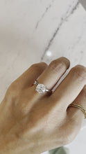 Cargar y reproducir el video en el visor de la galería, Solitario 1.50ct oro blanco
