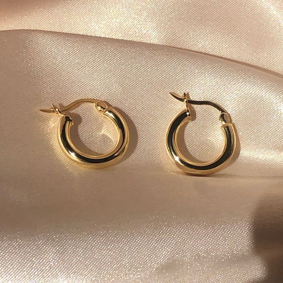 Julia Hoops